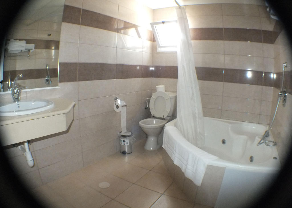Sea Hotel And Restaurant Nehariya Oda fotoğraf